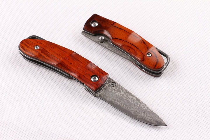 Damascus.Small mountain folding knife UD402343